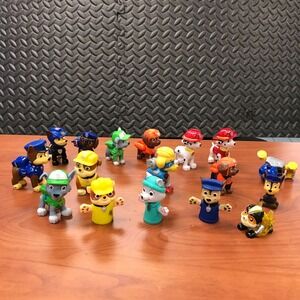17 Paw Patrol action‎ figures